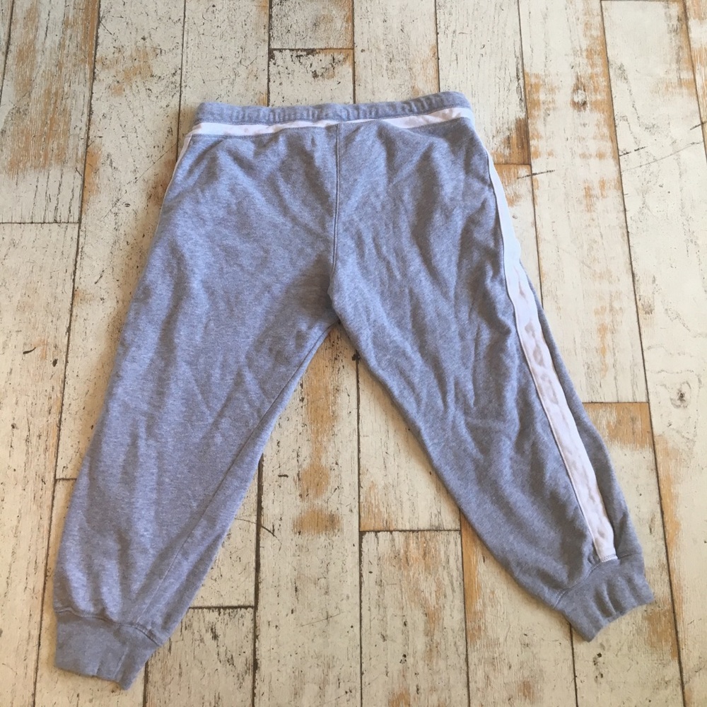 Calvin Klein grey capri joggers - Picture 2 of 5
